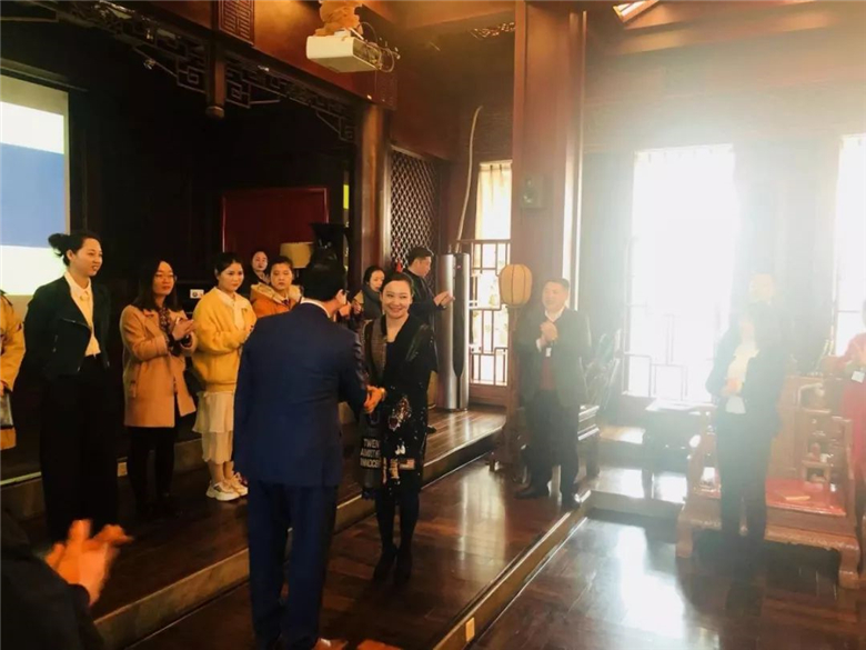 柔然彩虹隊光臨昌禾裝飾參觀(guān)學(xué)習